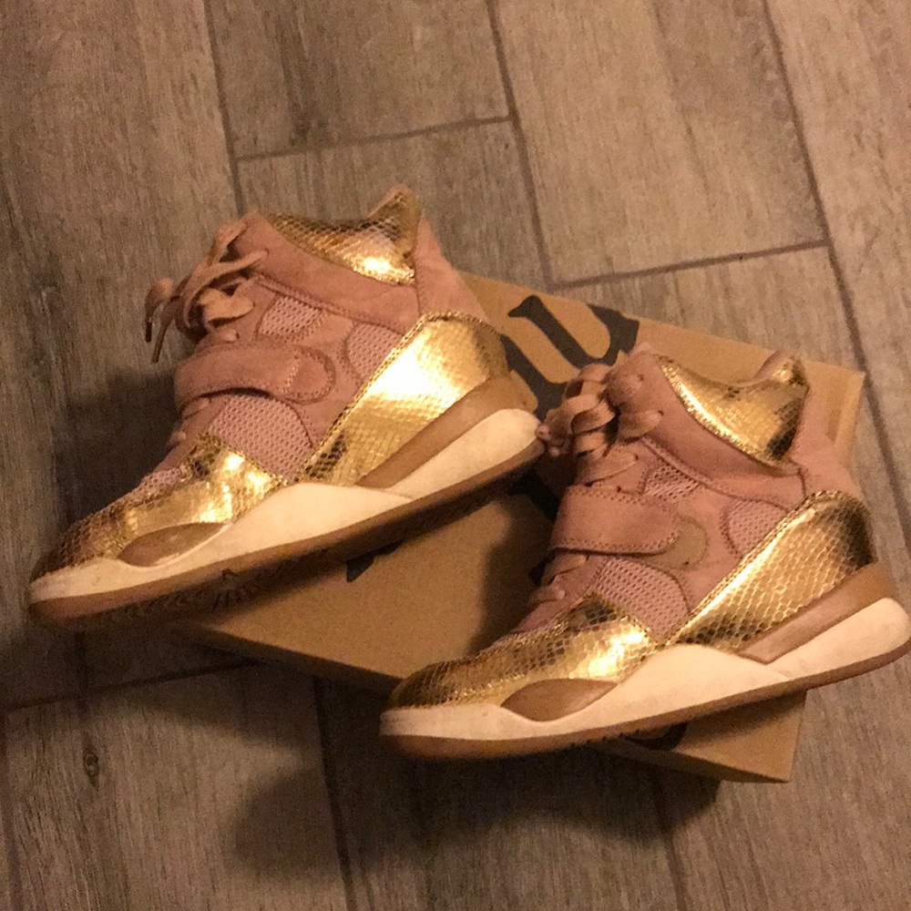 Wedge sneakers